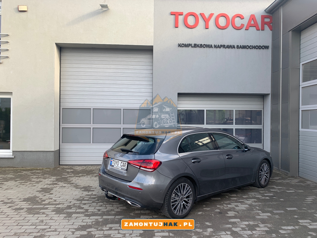 na zdjeciu samochod mercedes klasa a z hakiem holowniczym westfalia a40v